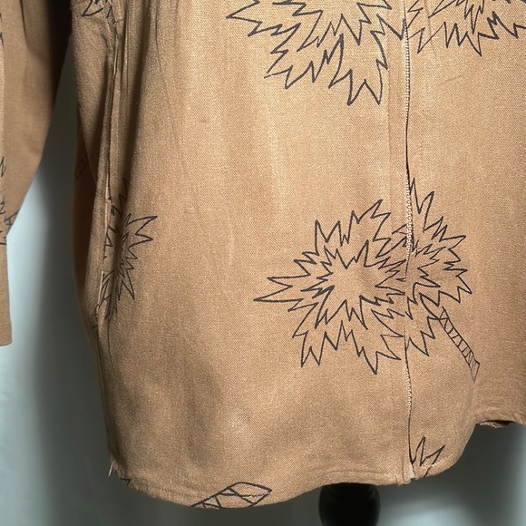 Anne Carson Woman Zip-Front Linen Hoodie in 3X with Palm Tree Graphic Print - Picture 9 of 14